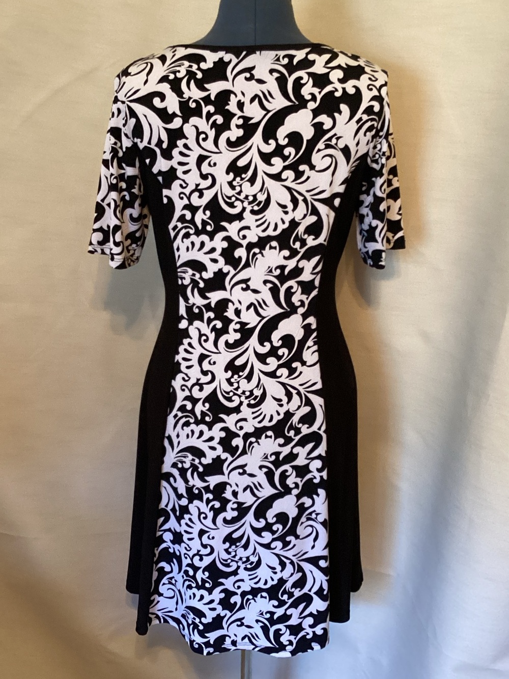 Sami & Jo Black and White Floral-Panel Midi Dress - Picture 2 of 6